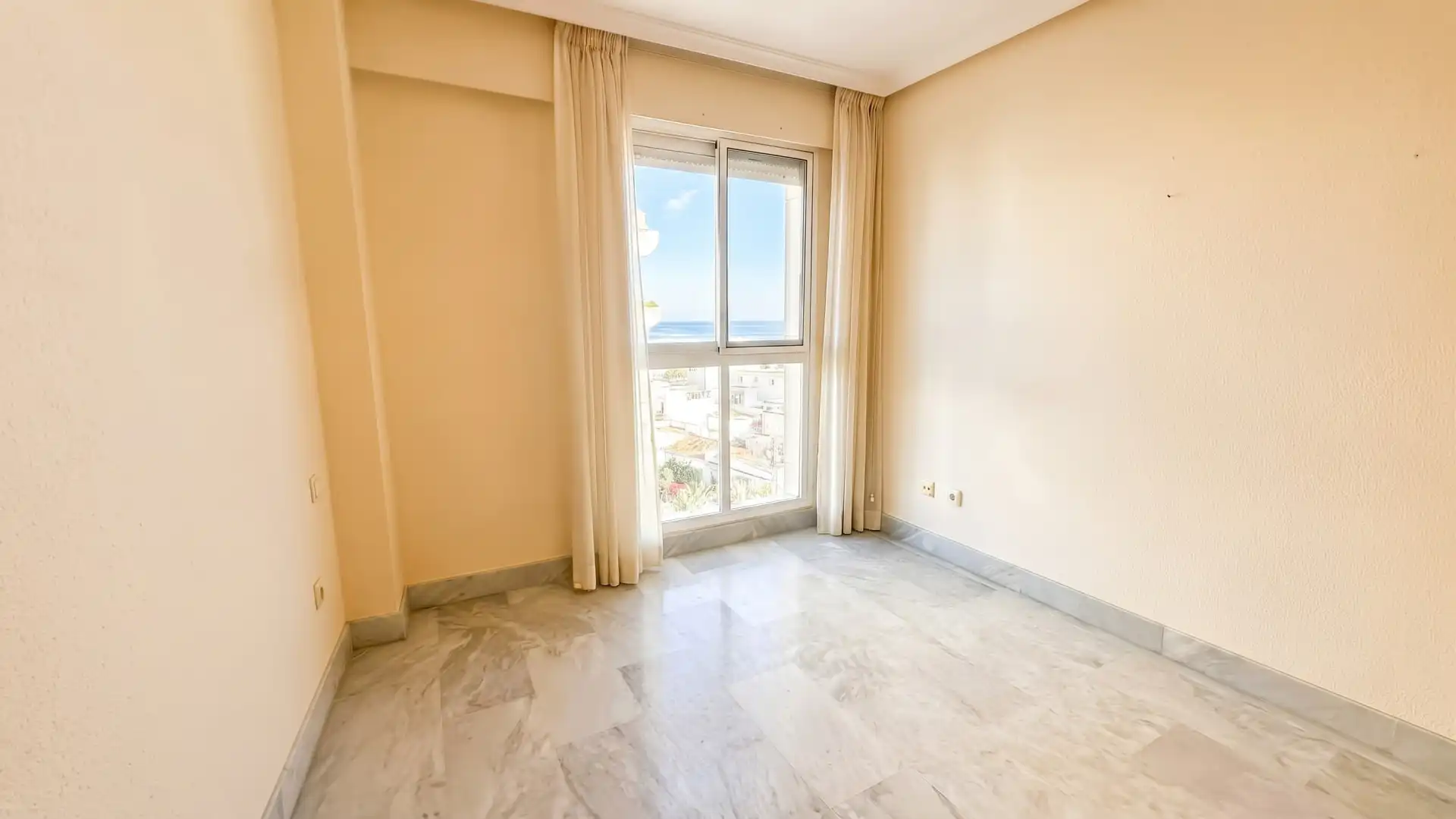 Bedroom of Apartments for rent in Marbella Centro