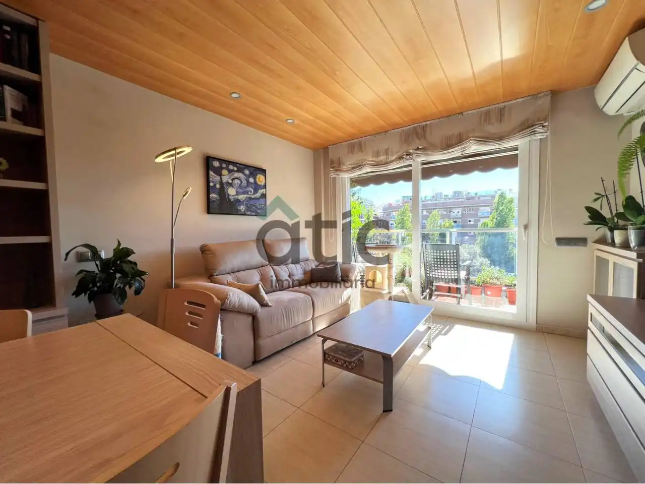 Living room of Flat for sale in Plaça Catalunya