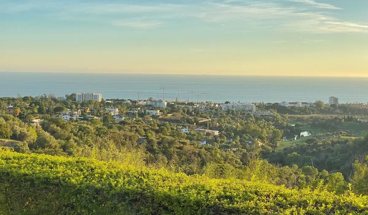 Vista exterior de Àtic en venda en Marbella amb Terrassa, Traster i Alarma