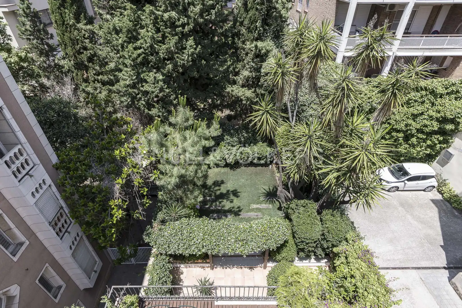 Jardín de Casa o chalet en venta en Barcelona con Aire acondicionado, Calefacción y Jardín privado