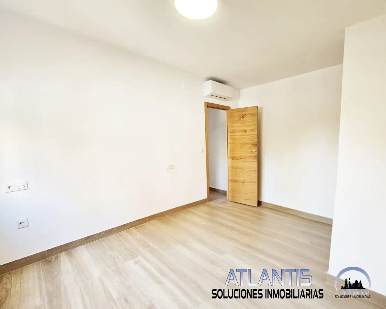 Bedroom of Flat for rent in San Pablo - Santa Justa