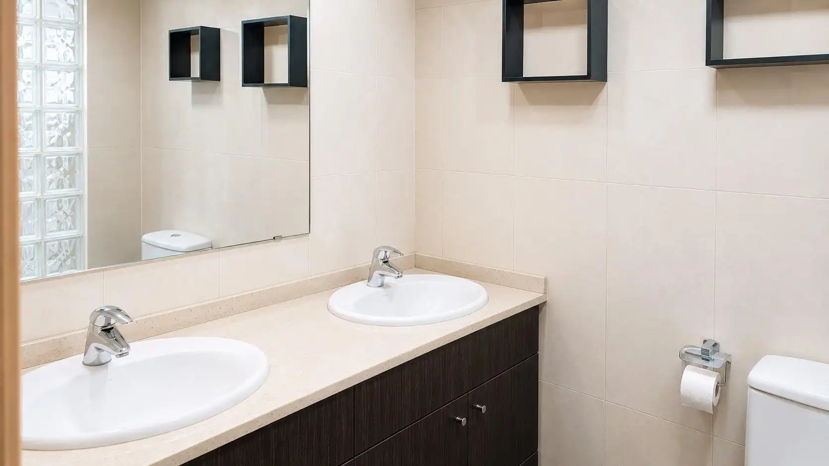 Baño de Piso de alquiler en Badalona con Calefacción, Parquet y Terraza
