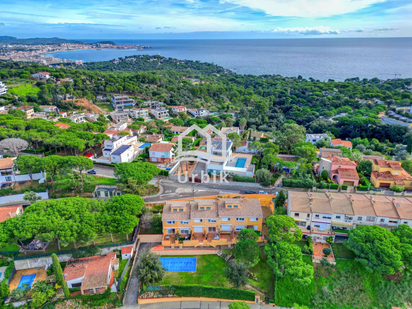 Vista exterior de Casa adosada en venta en Castell d'Aro, Platja d'Aro i s'Agaró con Aire acondicionado, Calefacción y Jardín privado