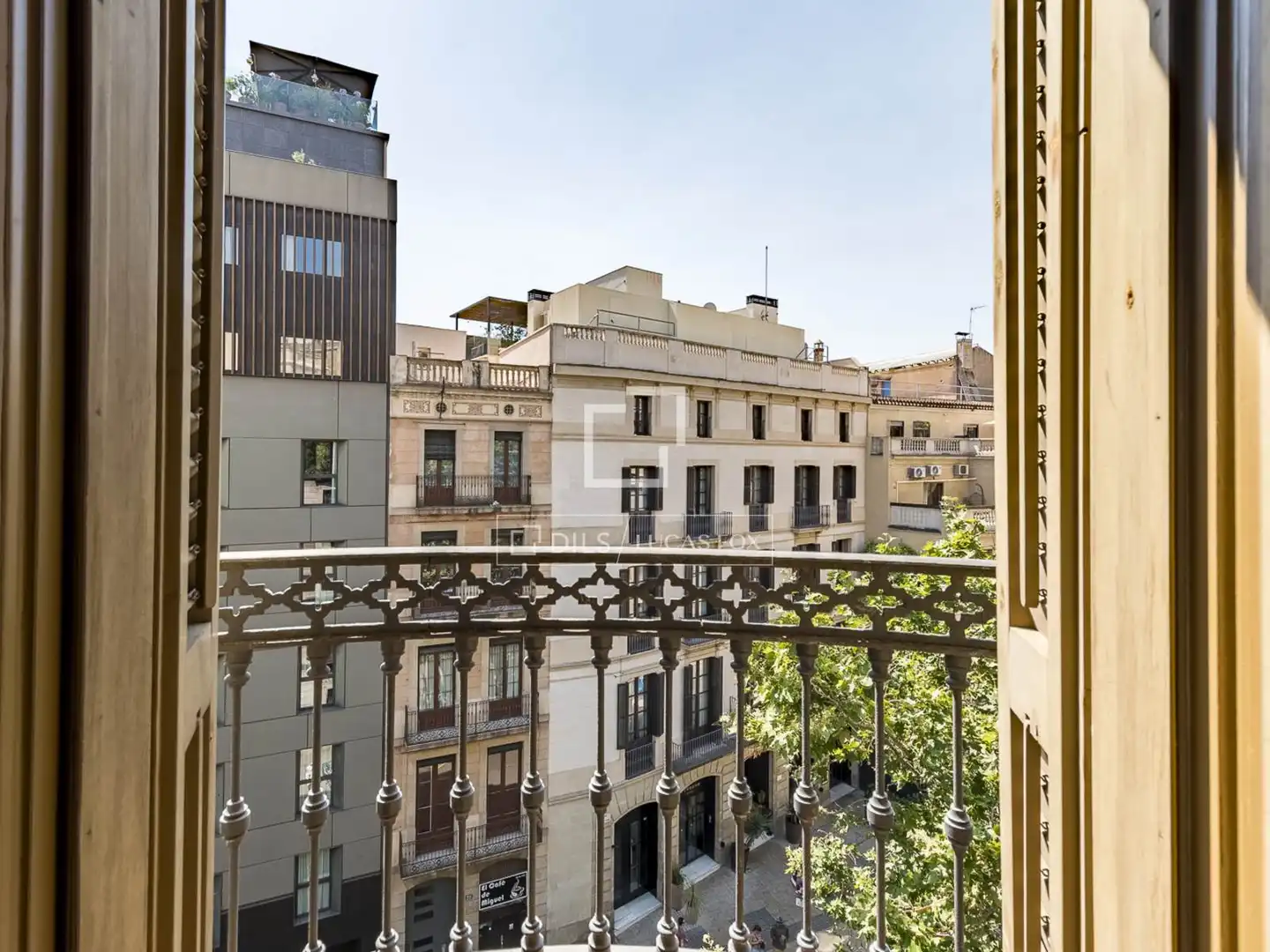 Außenansicht von Wohnung zum Verkauf in Barcelona mit Klimaanlage, Parkett und Terrasse