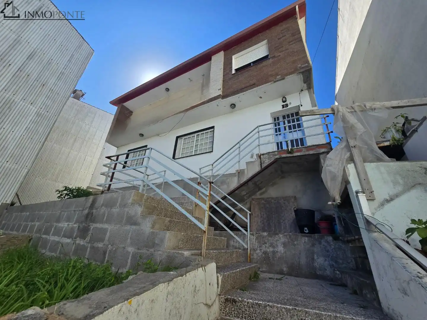 Vista exterior de Casa o xalet en venda en Poio amb Jardí privat