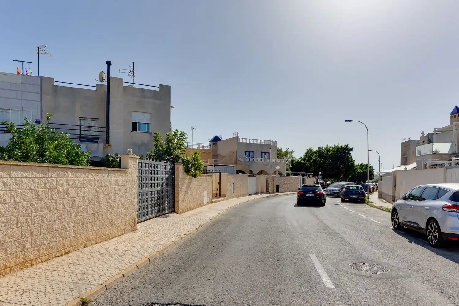 Vista exterior de Casa adosada en venda en Torrevieja amb Terrassa, Moblat i Piscina comunitària