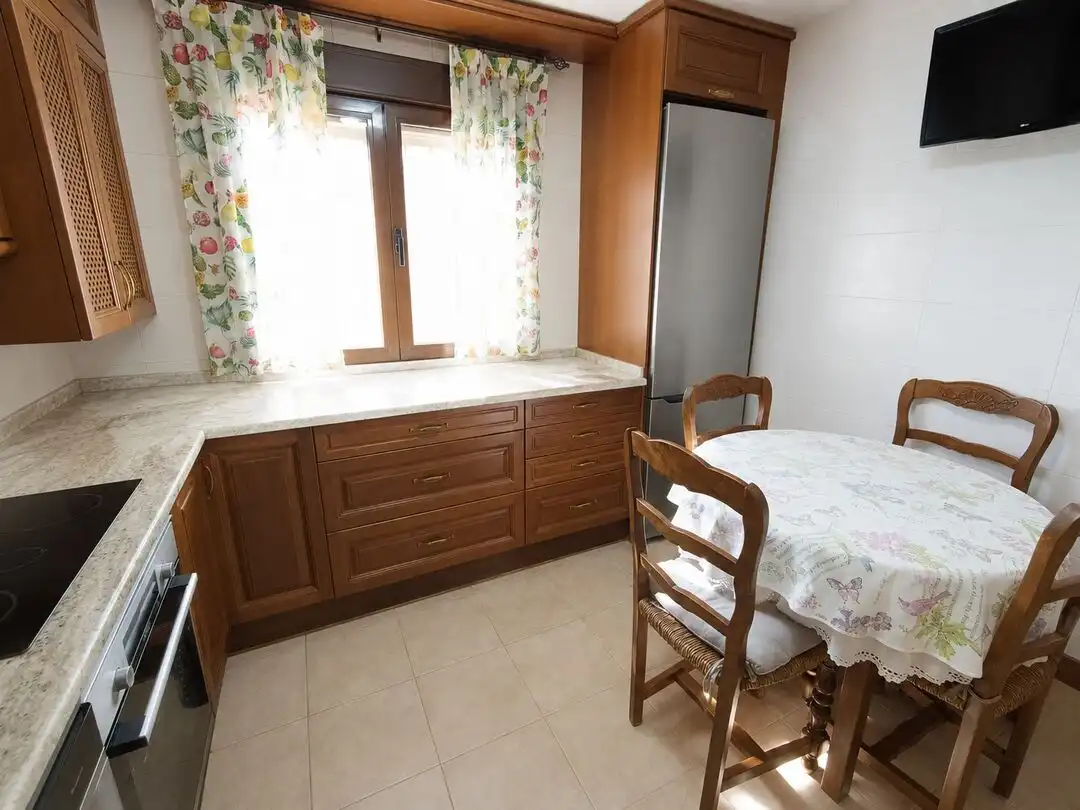Cocina de Casa o chalet en venta en Villaluenga de la Sagra con Aire acondicionado, Calefacción y Jardín privado