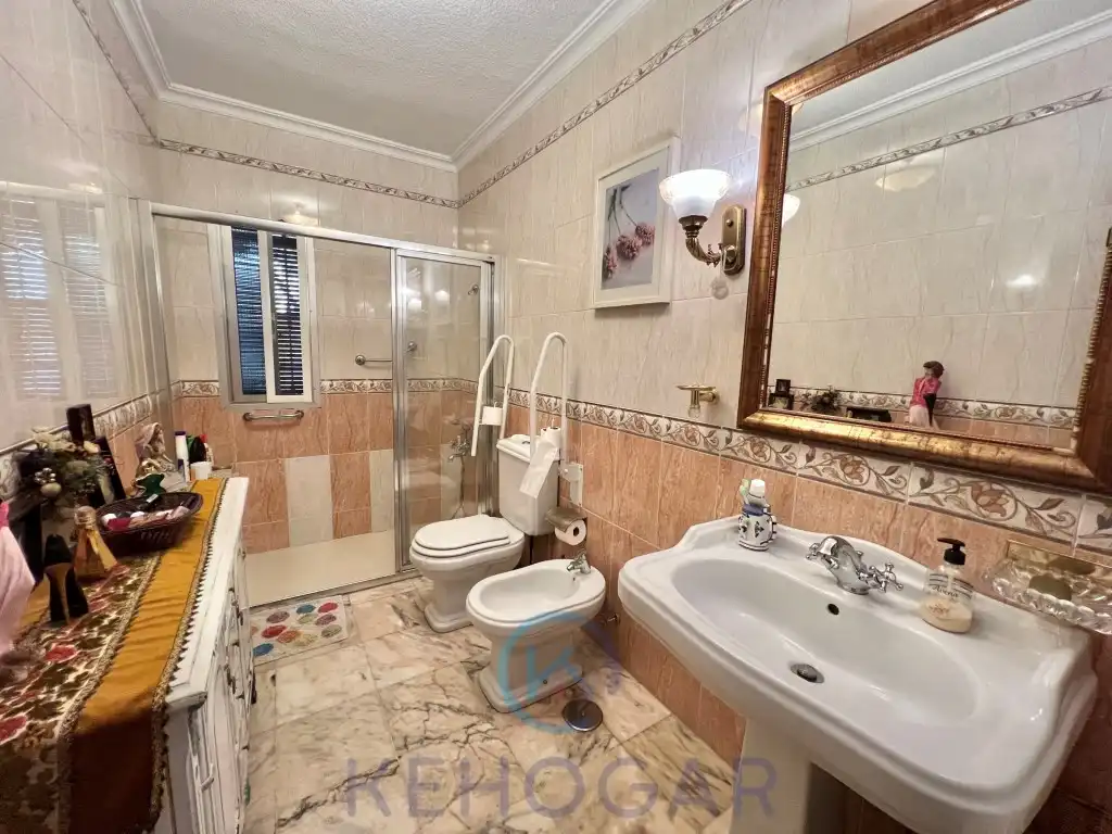 Bathroom of Houses for sale in Dos Hermanas