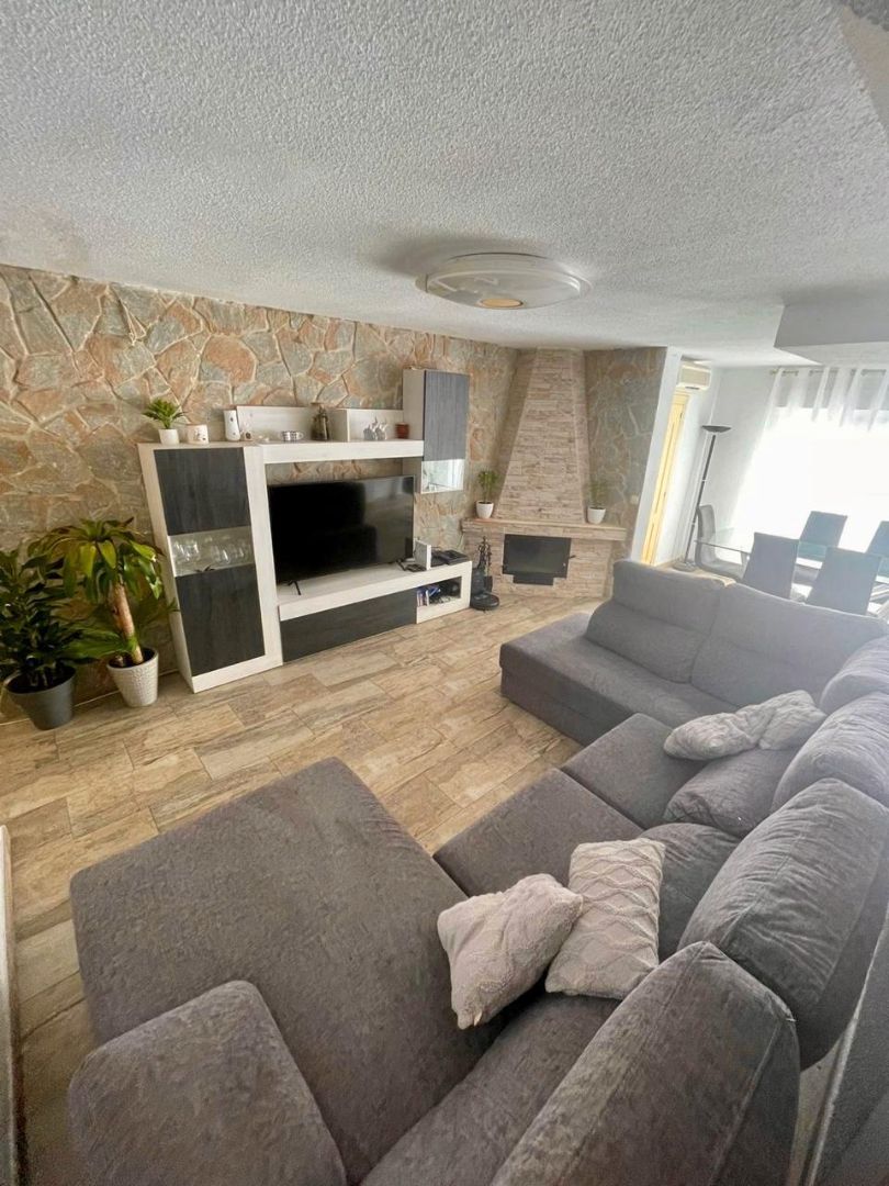 Sala de estar de Casa adosada en venta en Alicante / Alacant con Aire acondicionado, Calefacción y Terraza