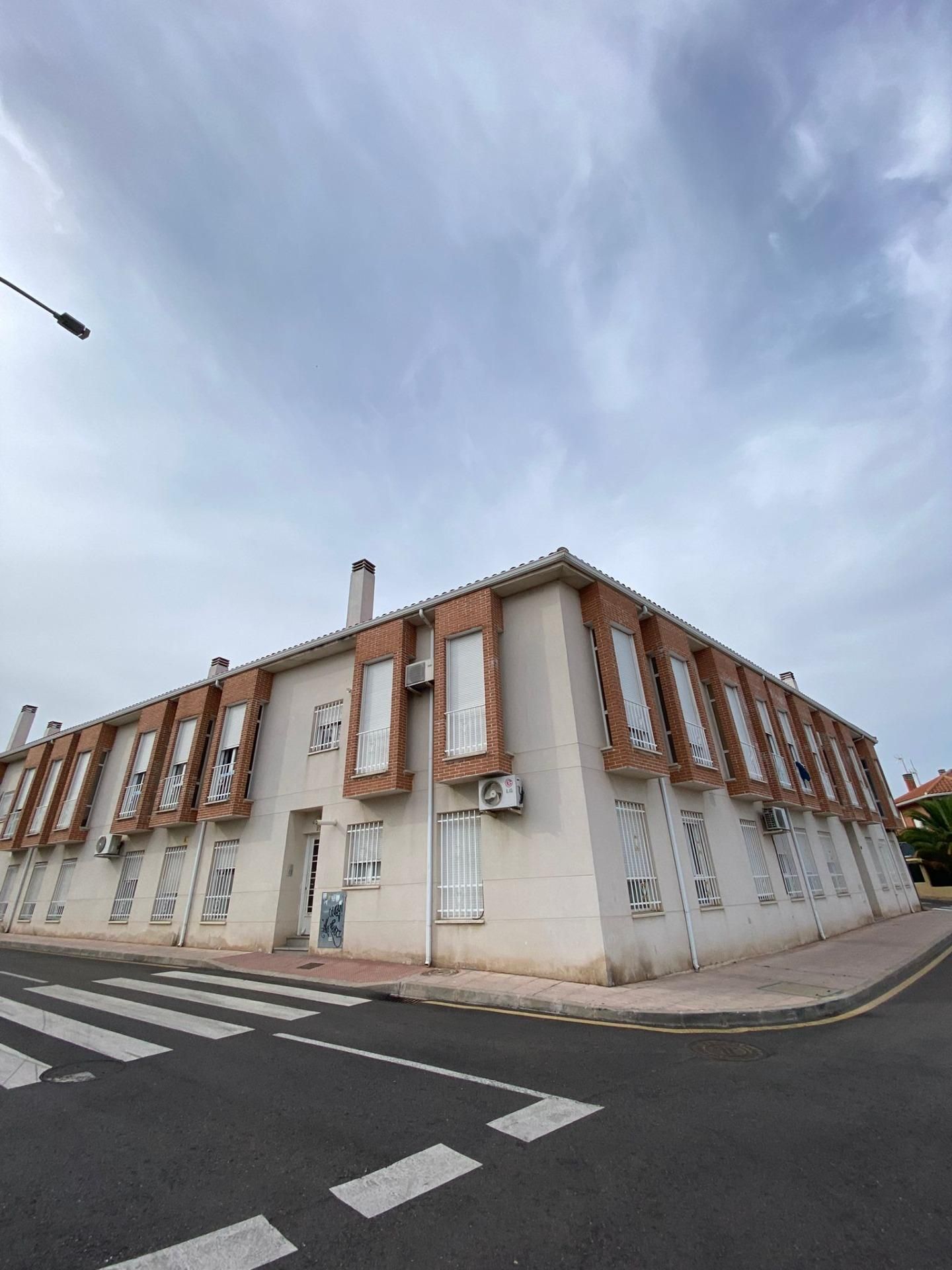 Vista exterior de Dúplex en venda en Meco amb Calefacció