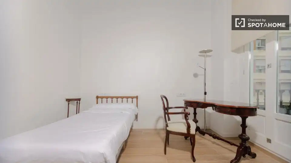 Appartamento con terrazza in affitto a L'Eixample, imagen 10
