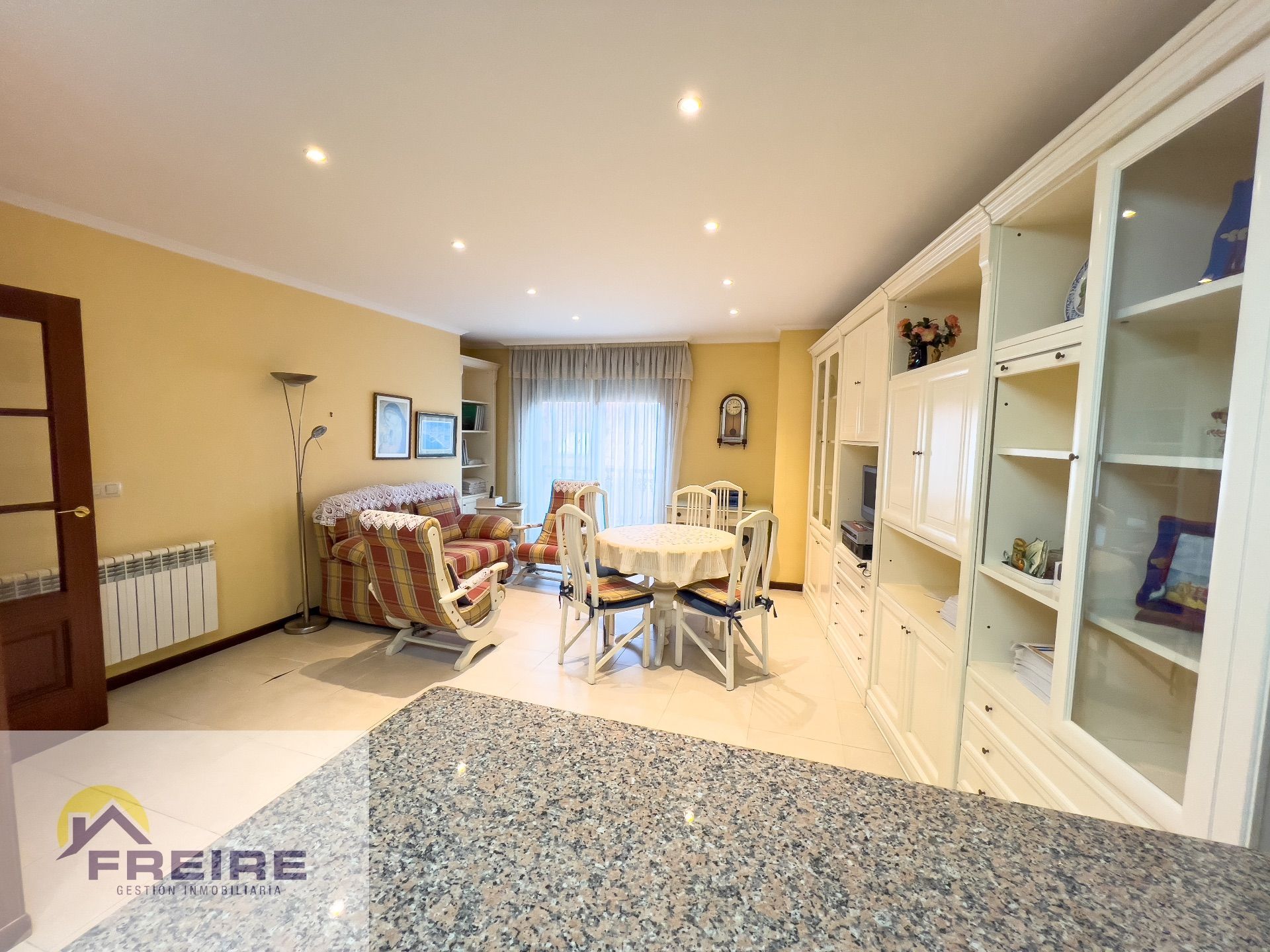 Sala d'estar de Apartament en venda en Bueu amb Calefacció, Traster i Moblat
