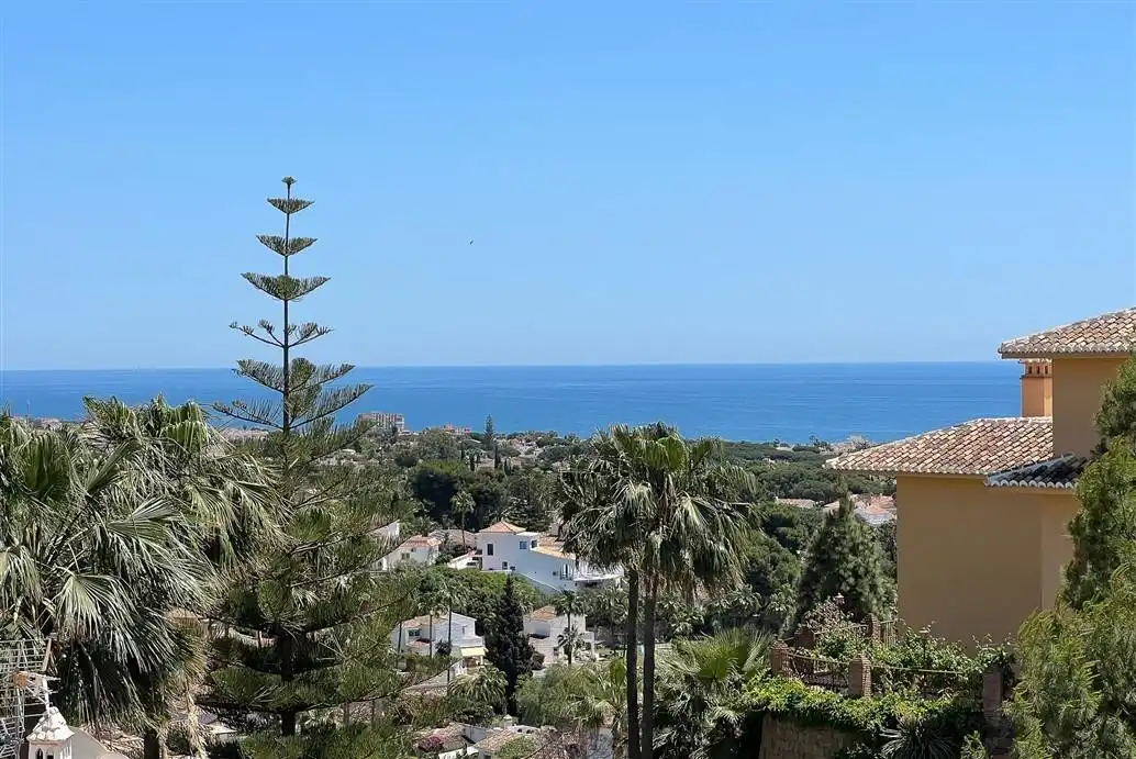 Vista exterior de Casa o xalet en venda en Mijas amb Aire condicionat, Calefacció i Terrassa