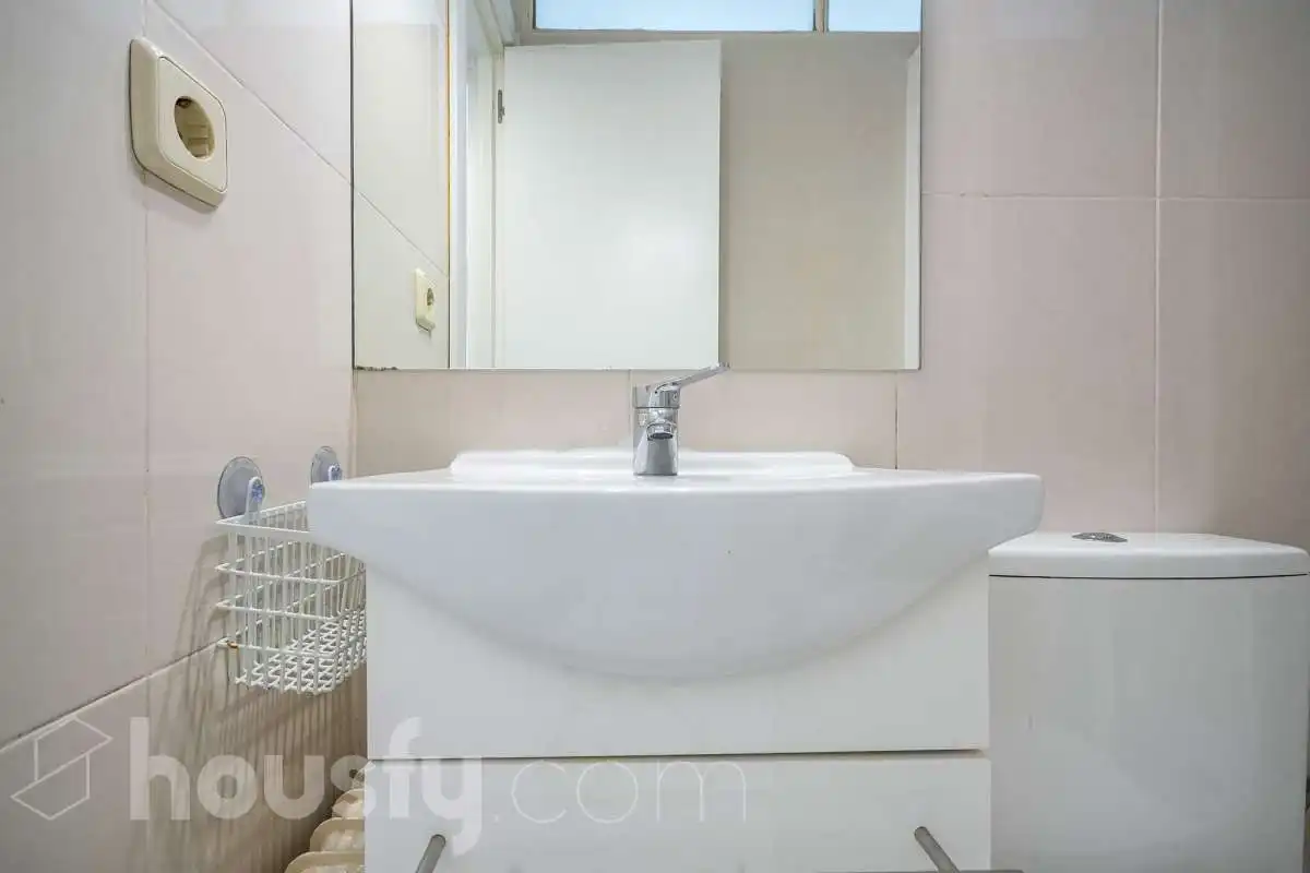 Bathroom of Study for sale in Madrid  with Air Conditioner and Heating