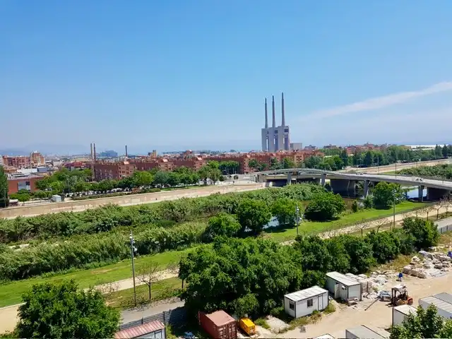Vista exterior de Àtic de lloguer en Sant Adrià de Besòs amb Aire condicionat, Calefacció i Parquet
