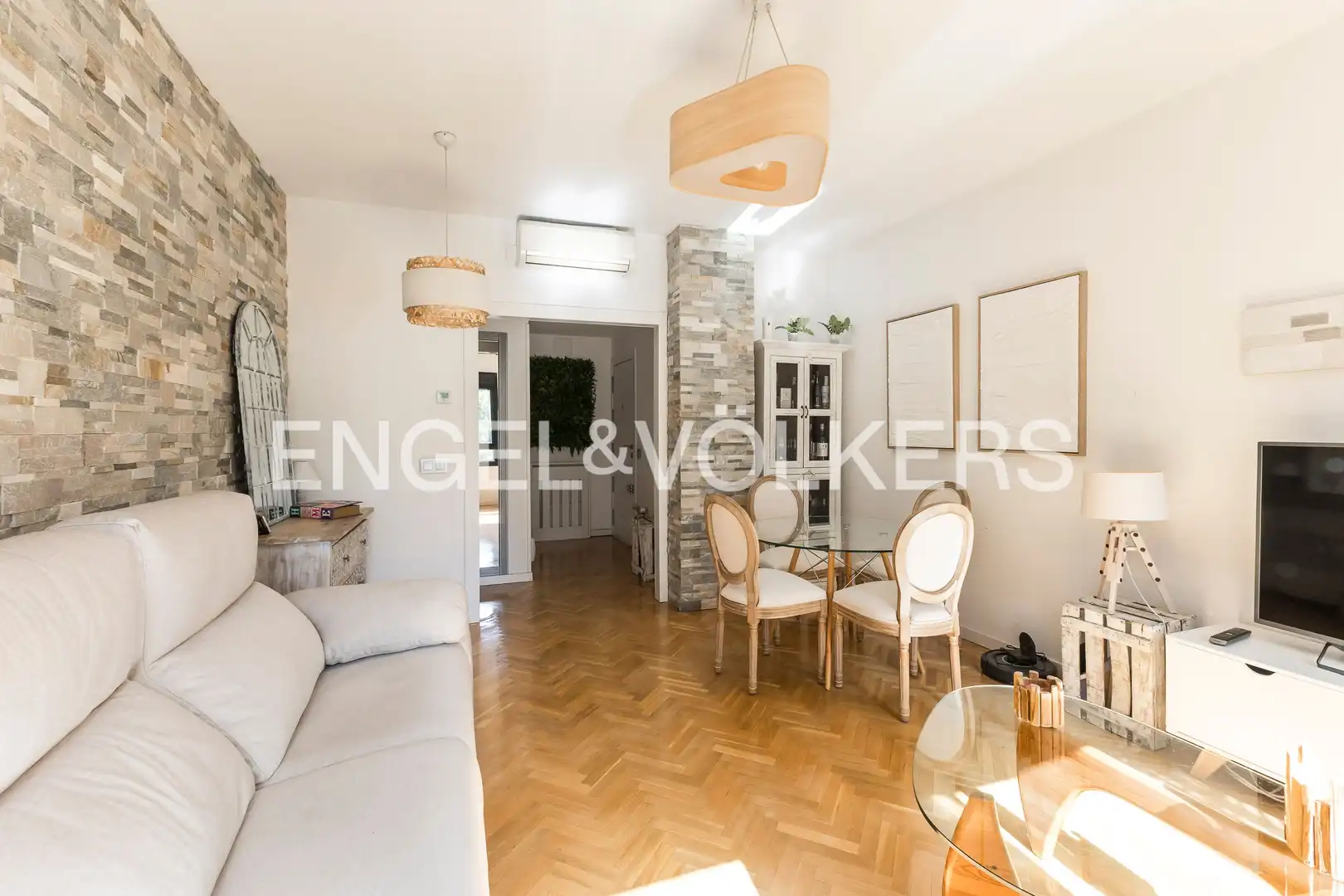 Living room of Flat for rent in Madrid  with Air Conditioner, Heating and Private garden