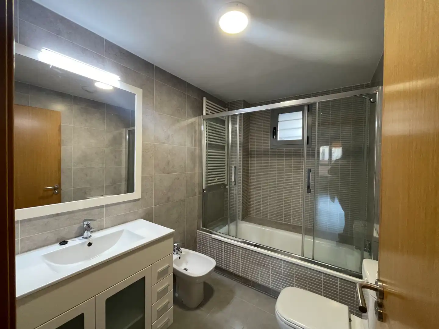 Badezimmer von Wohnung zur Miete in San Sebastián de los Reyes mit Heizung, Abstellraum und Ofen