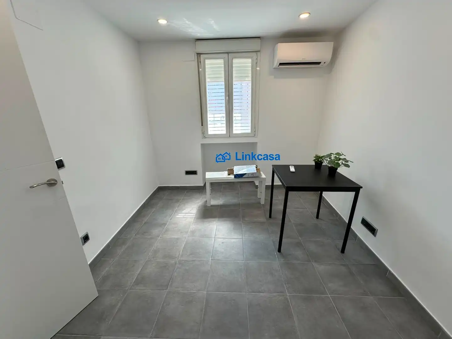 Flat for sale in Madrid  with Air Conditioner, Heating and Furnished