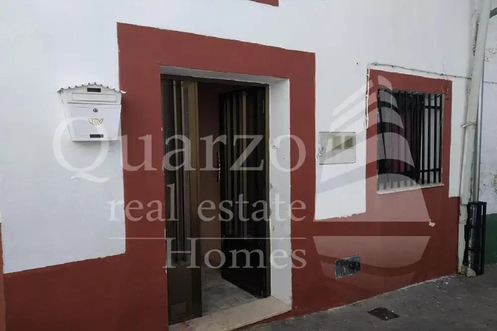 Vista exterior de Casa o chalet en venta en Arroyomolinos (Cáceres)