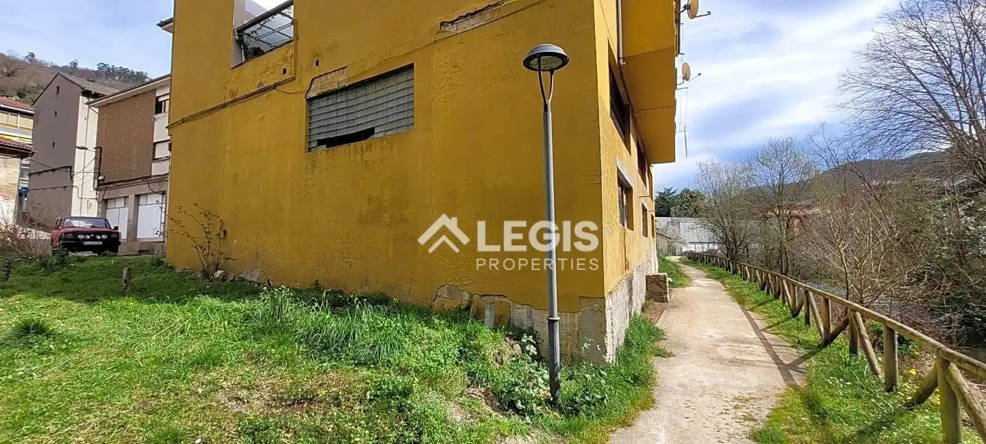 Vista exterior de Local en venda en Mieres (Asturias) amb Terrassa