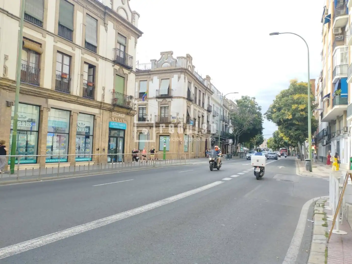 Vista exterior de Pis de lloguer en Sevilla amb Aire condicionat, Terrassa i Moblat