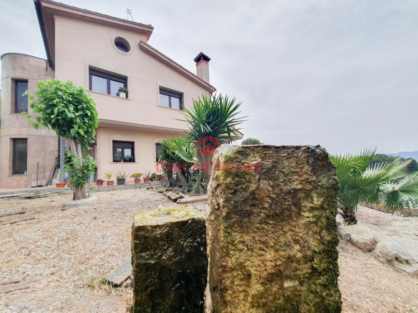 Vista exterior de Casa o xalet en venda en Olesa de Montserrat amb Aire condicionat, Jardí privat i Terrassa