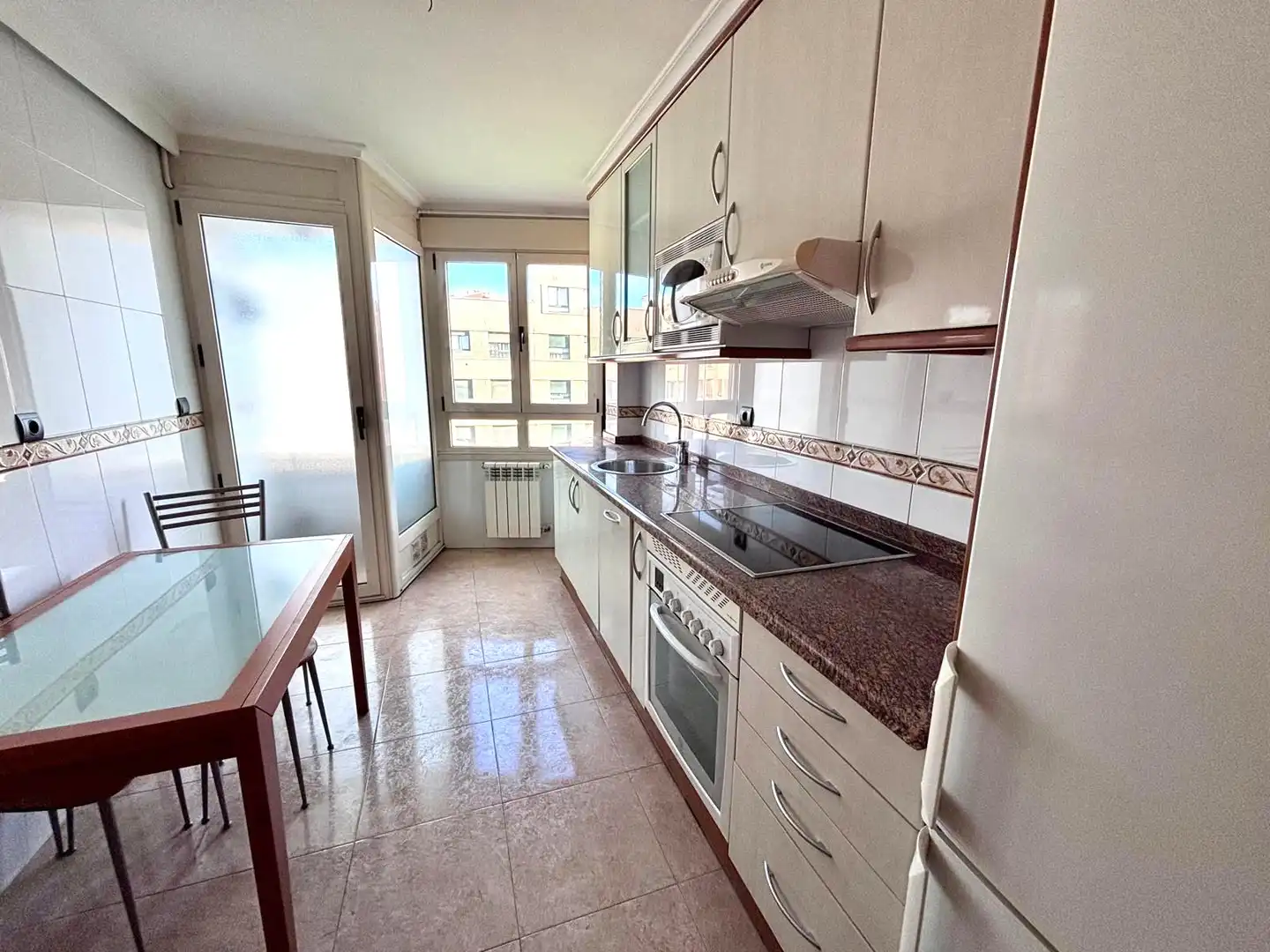 Cocina de Piso en venta en Gijón  con Calefacción, Parquet y Terraza