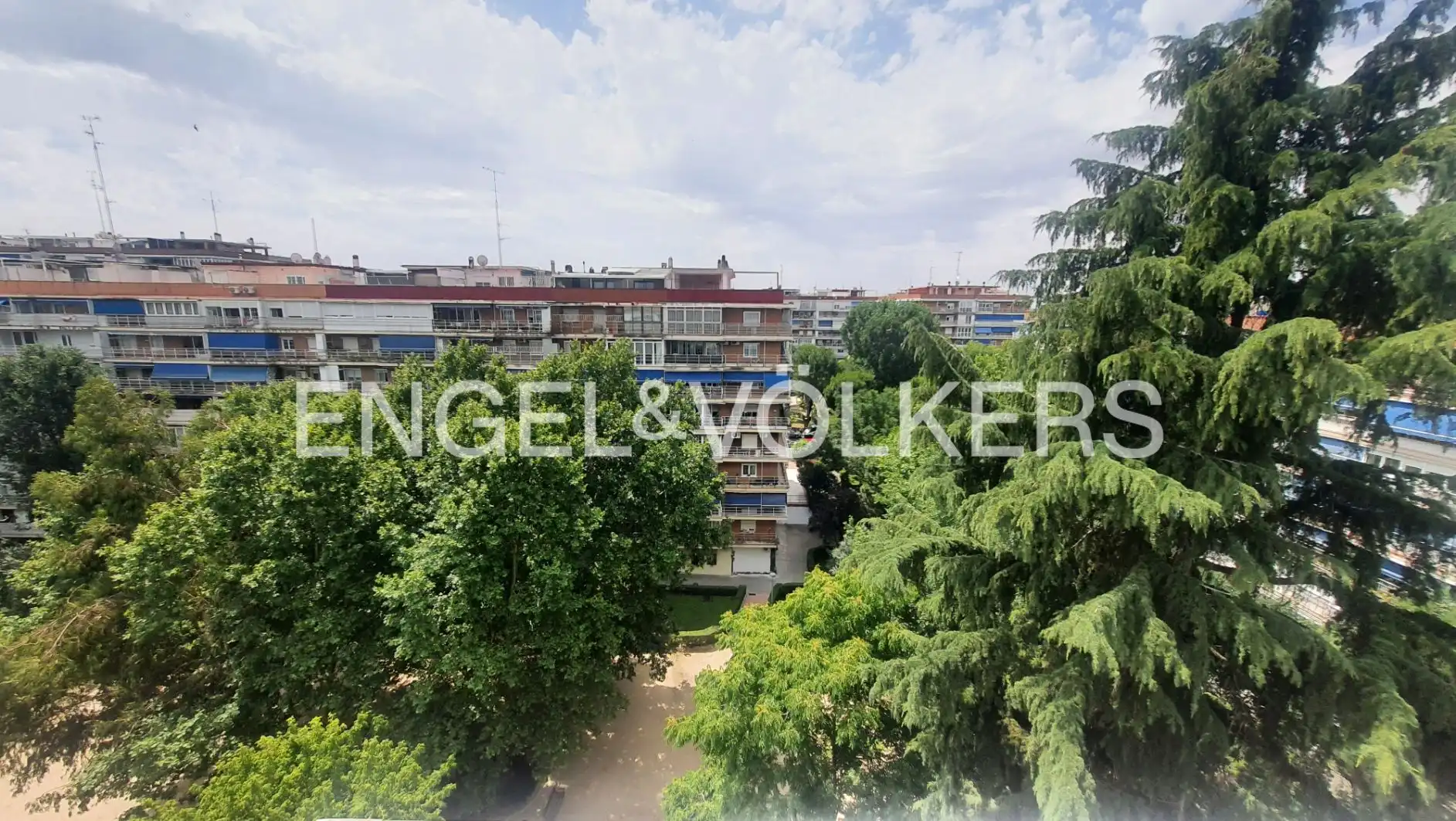 Vista exterior de Ático en venta en Móstoles con Calefacción y Terraza