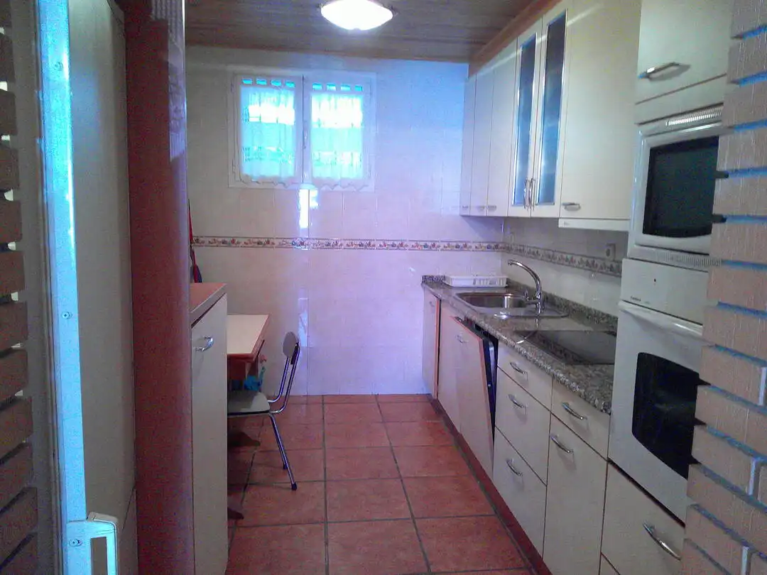 Cuina de Casa adosada en venda en Uztárroz / Uztarroze amb Calefacció i Moblat