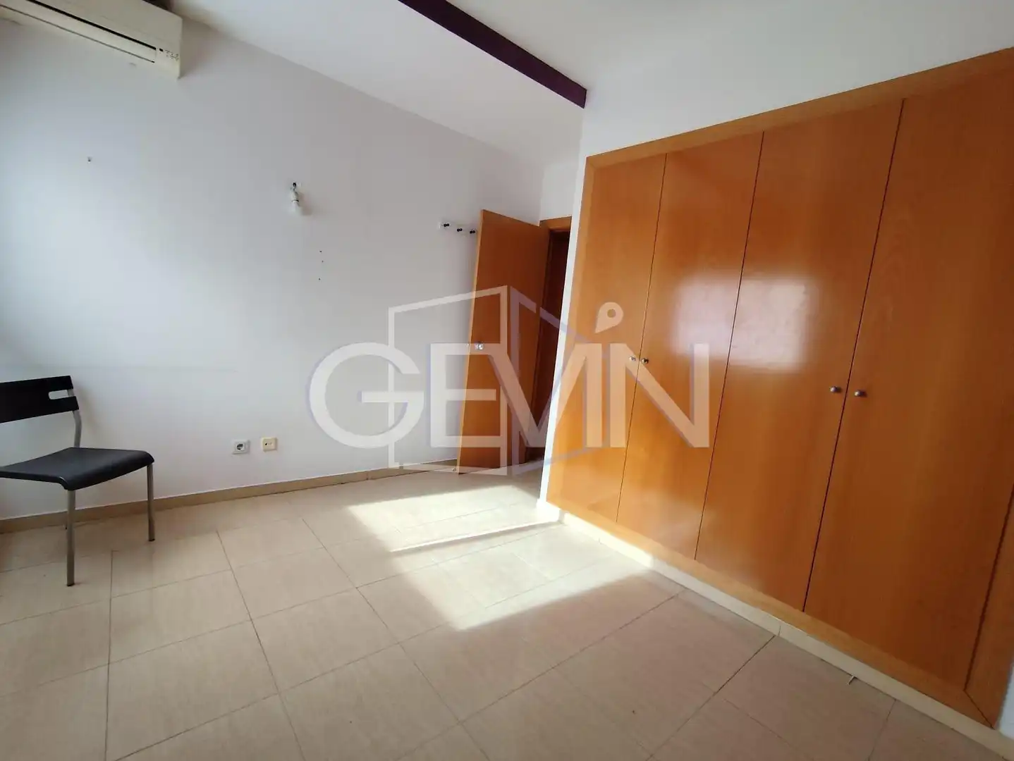 Habitación de Piso en venta en Santa Perpètua de Mogoda con Aire acondicionado, Calefacción y Jardín privado