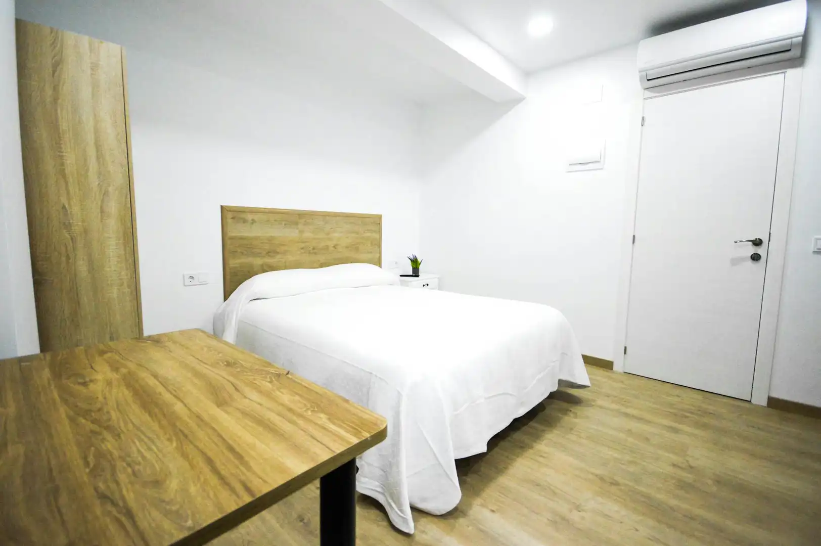 Bedroom of Flat for rent in Valencia  with Air Conditioner, Washing machine and TV