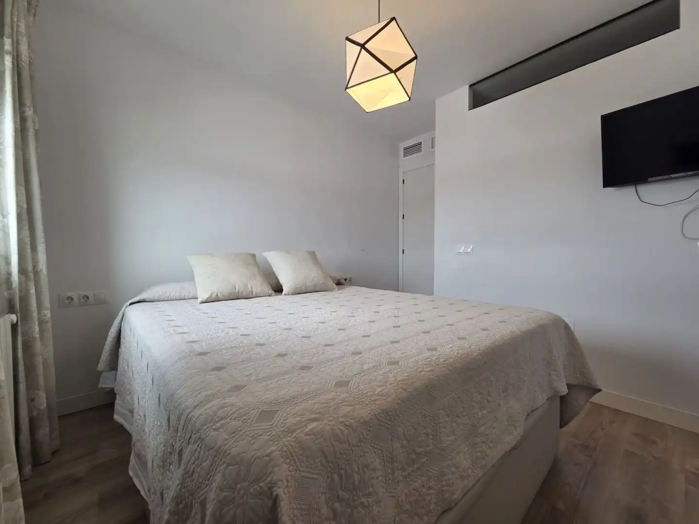 Bedroom of Flat for sale in Sevilla  with Air Conditioner and Terrace
