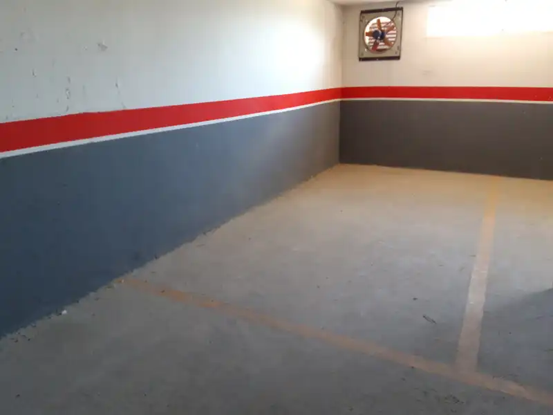 Garage for sale in Torrent