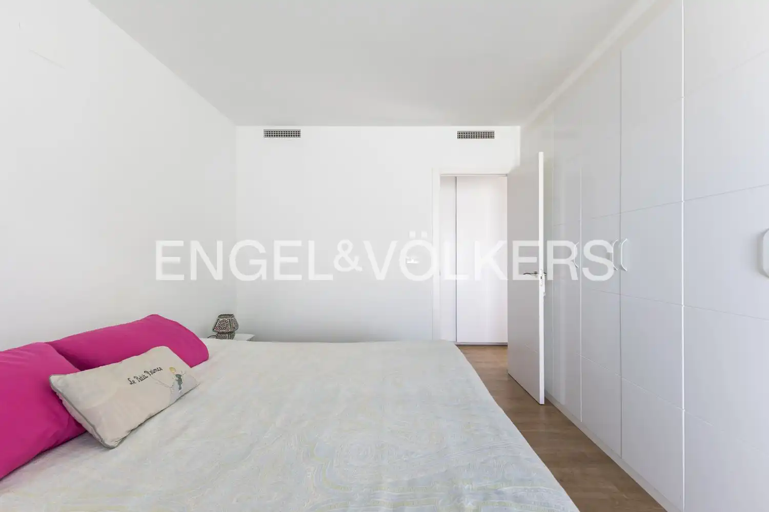 Habitación de Casa o chalet en venta en L'Eliana con Aire acondicionado, Calefacción y Jardín privado