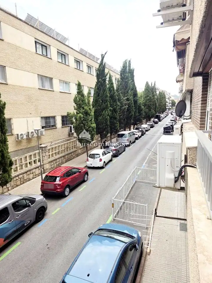 Vista exterior de Pis en venda en Jaén amb Aire condicionat, Calefacció i Balcó