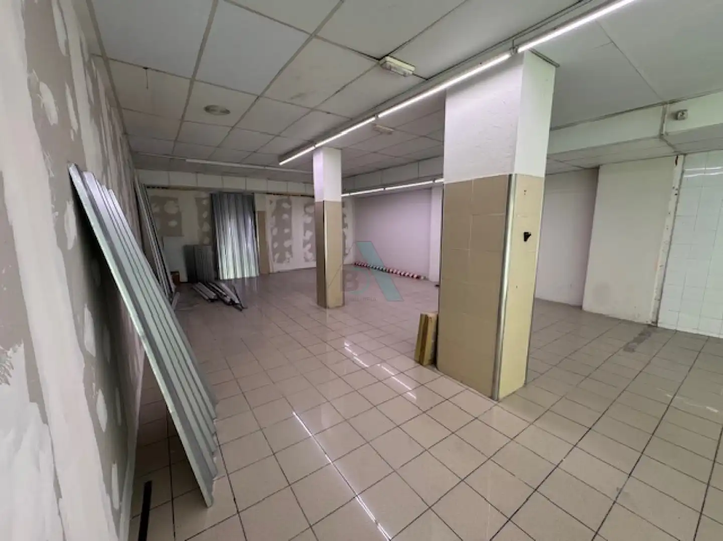 Business premises to rent in Llanes - Román Romano, imagen 2