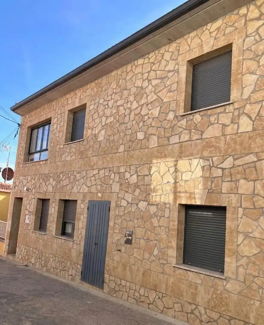 Außenansicht von Country house zum Verkauf in Galinduste mit Parkett, Abstellraum und Möbliert