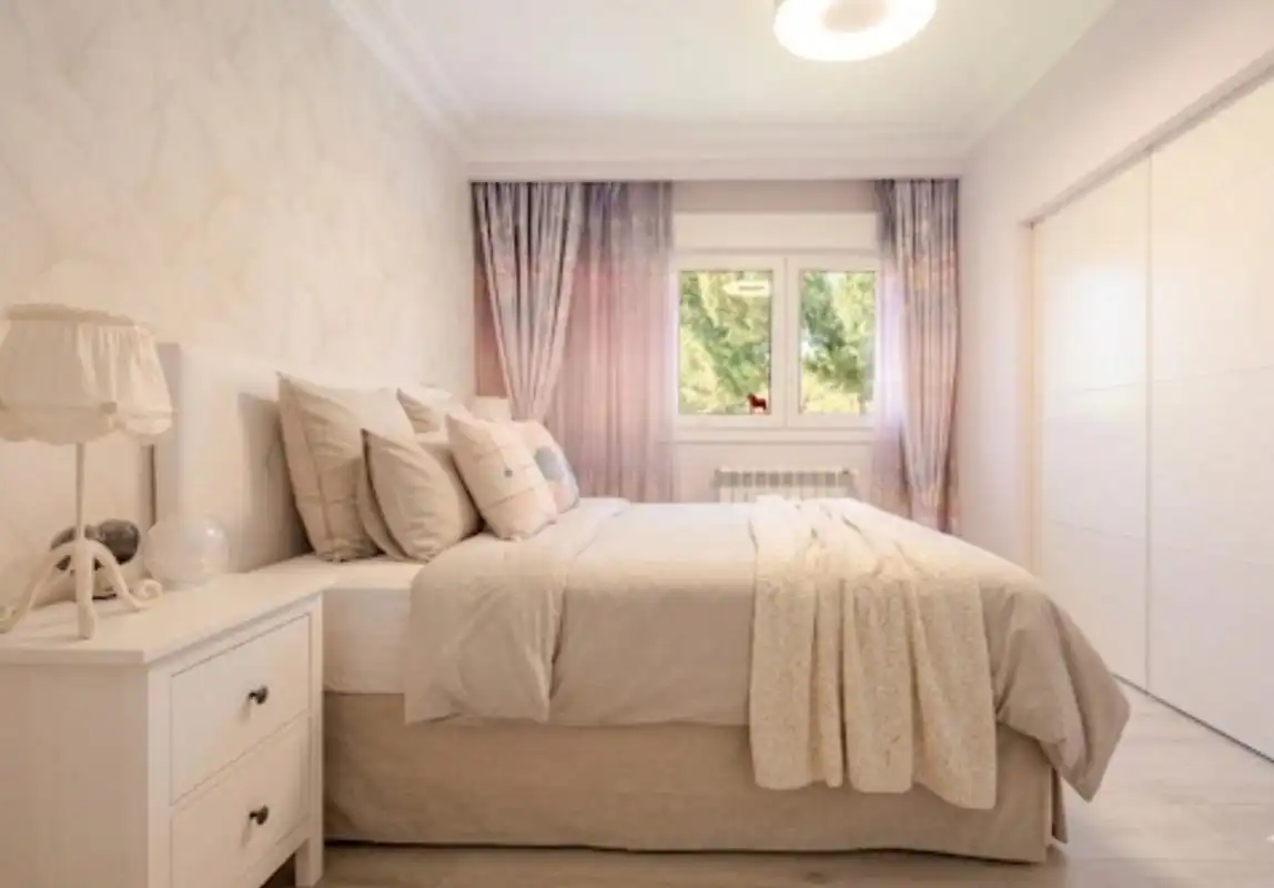 Habitación de Casa o chalet en venta en Boadilla del Monte con Aire acondicionado, Calefacción y Jardín privado