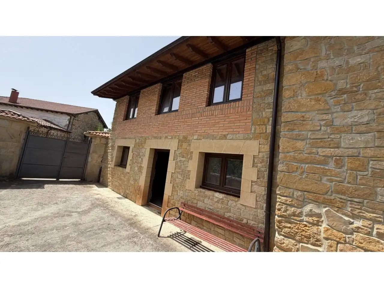 Vista exterior de Casa o chalet en venta en Merindad de Valdeporres con Jardín privado y Terraza