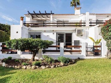 Baixos amb piscina de lloguer a Nueva Andalucía