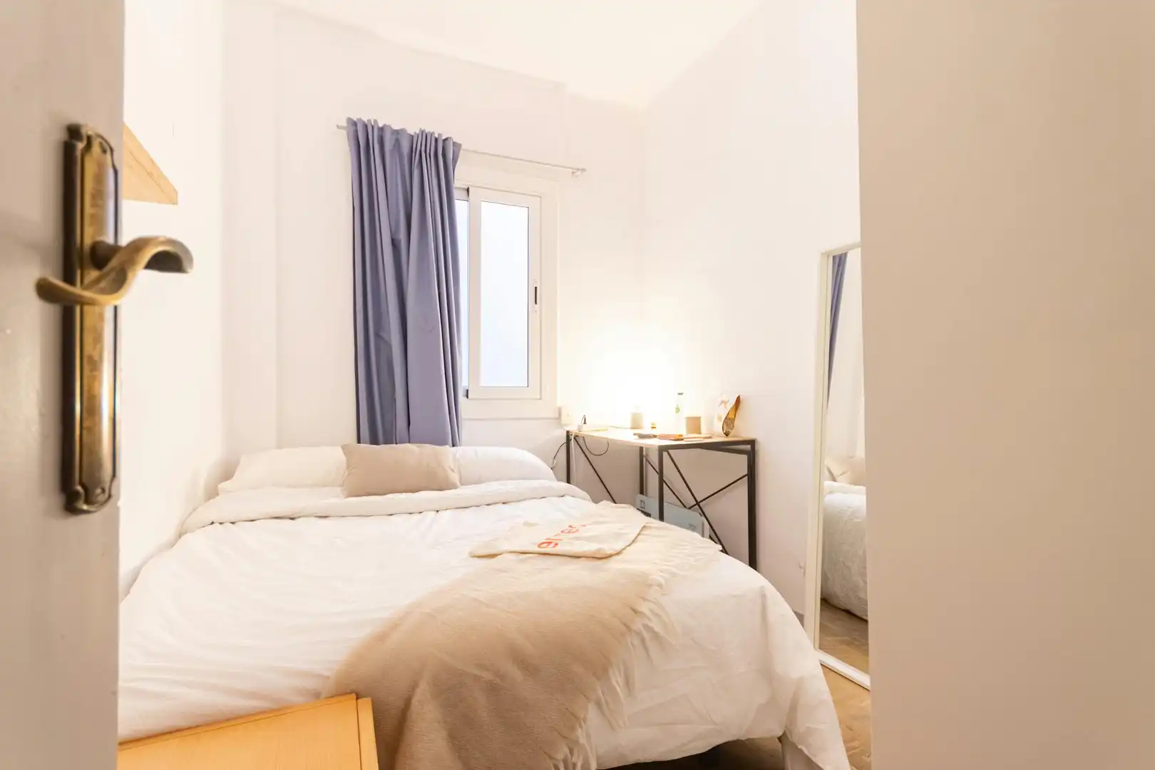 Bedroom of Flat for share in Barcelona  with Furnished and Washing machine