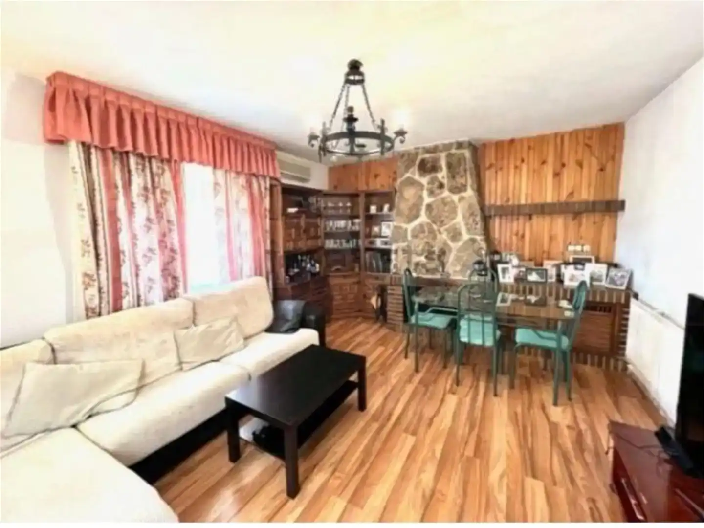 Sala d'estar de Casa o xalet en venda en Illescas amb Aire condicionat i Piscina