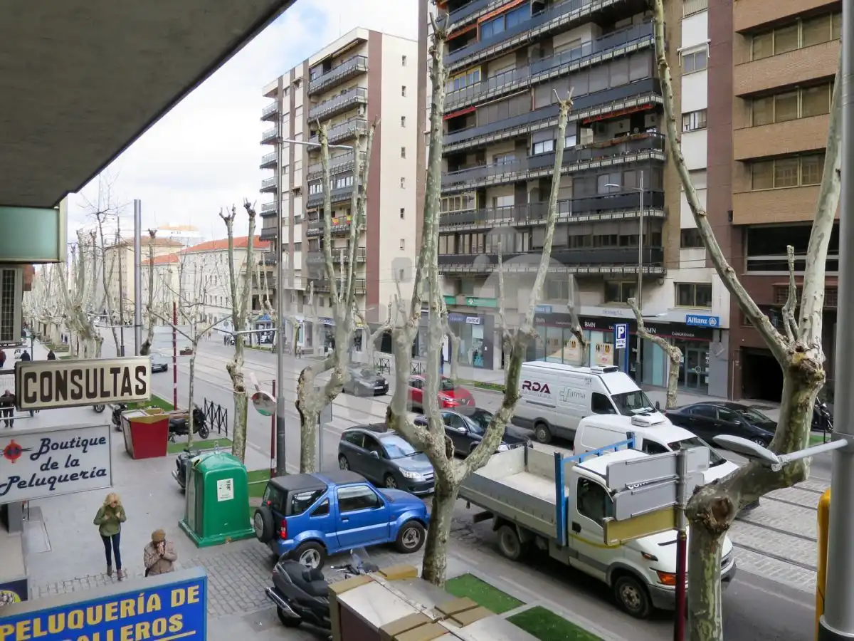 Vista exterior de Oficina en venta en Jaén