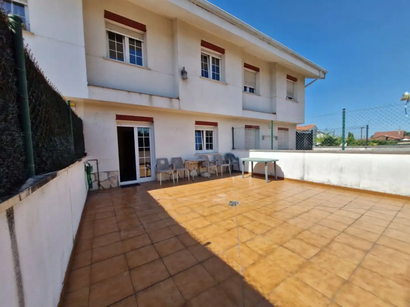 Terrasse von Einfamilien-Reihenhaus zur Miete in Polanco mit Heizung, Privatgarten und Terrasse