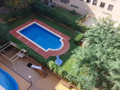 Swimming pool of Flat for sale in  Valencia Capital  with Air Conditioner, Heating and Private garden