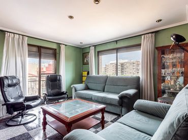 Piso con balcón en venta en Orihuela