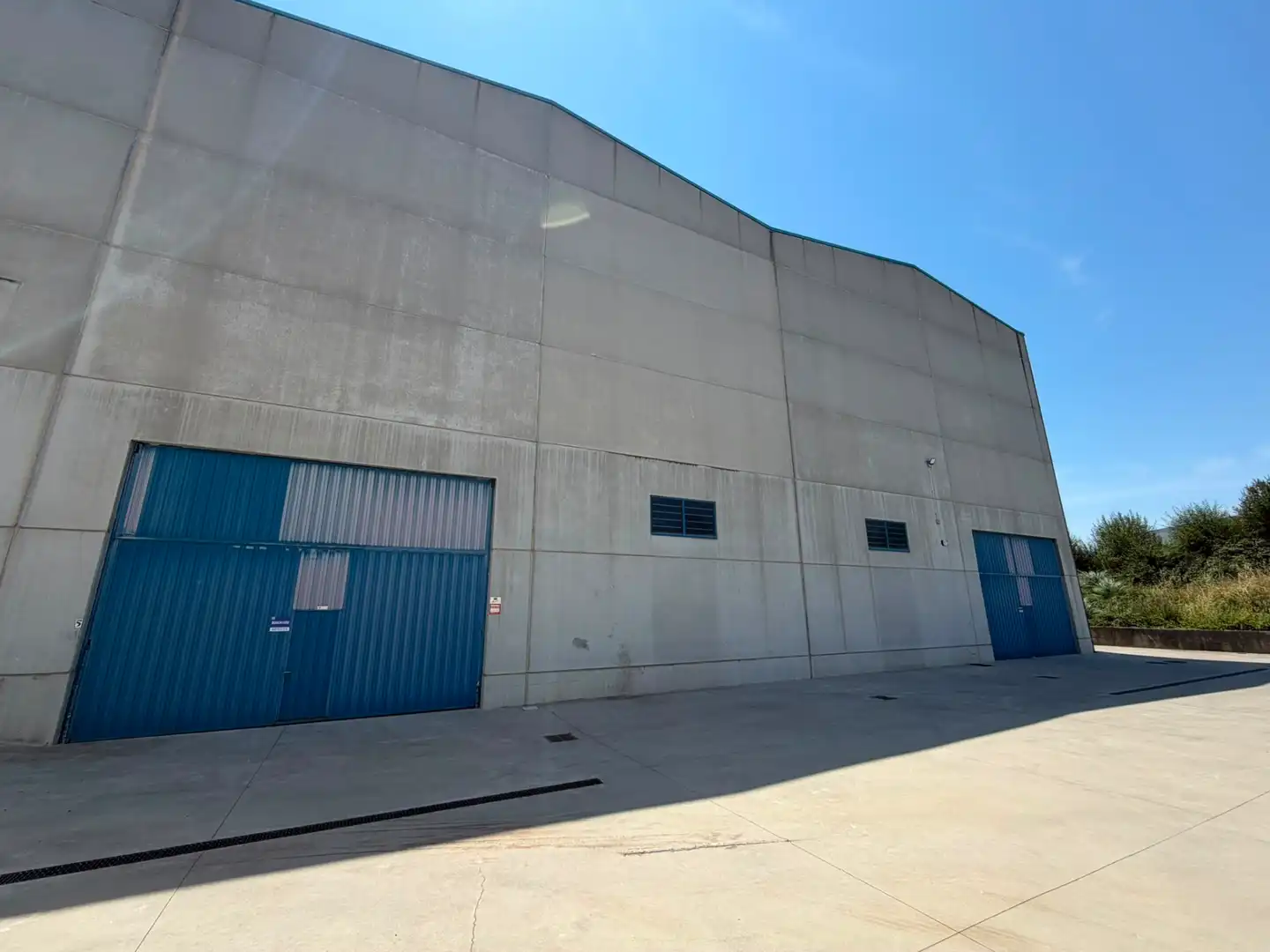 Vista exterior de Nau industrial de lloguer en Narón