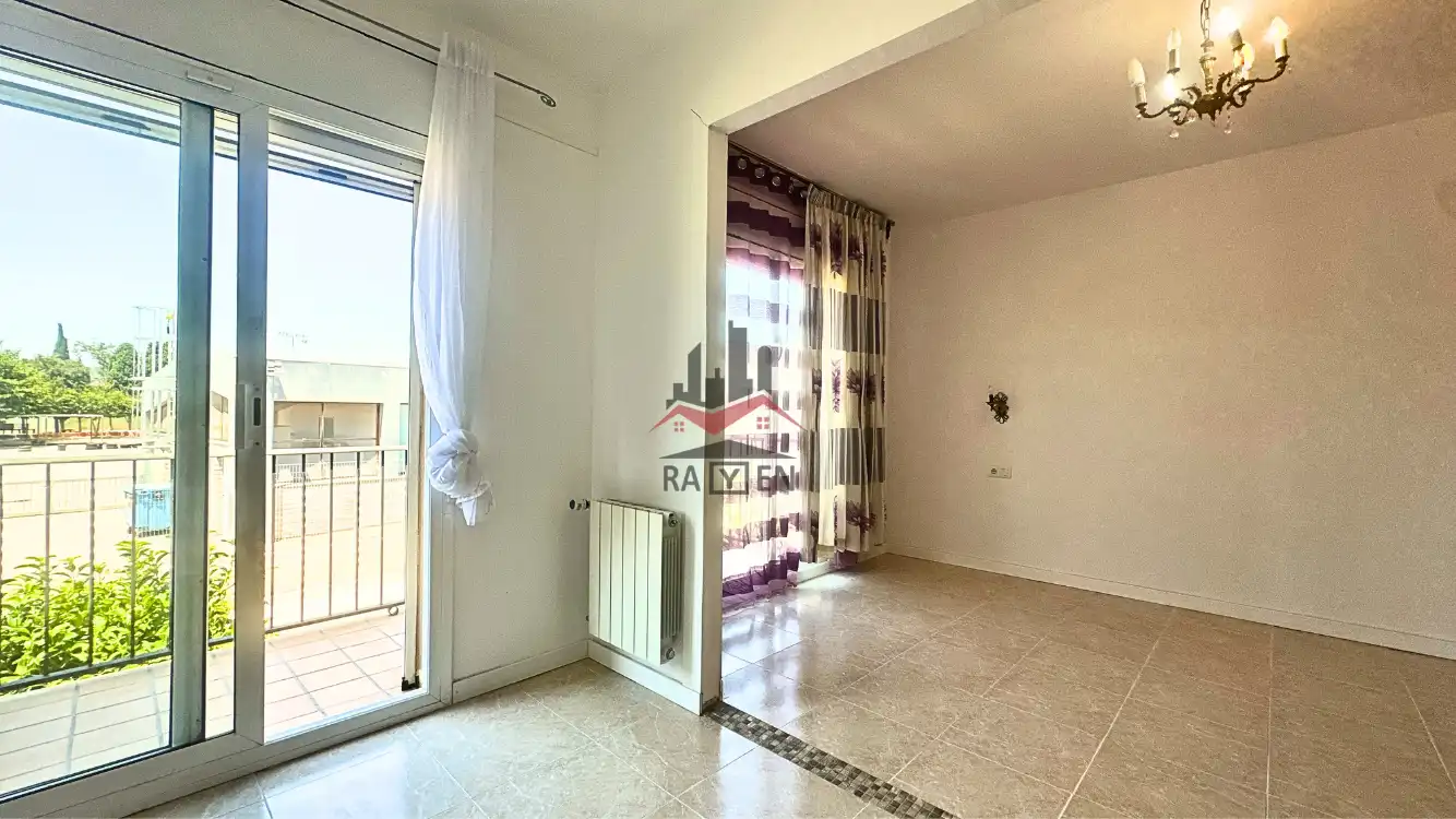 Habitación de Casa adosada en venta en Figueres con Calefacción