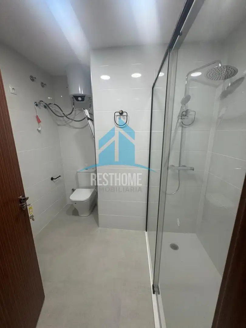 Bathroom of Flat for share in Cullera  with Air Conditioner, Terrace and Furnished