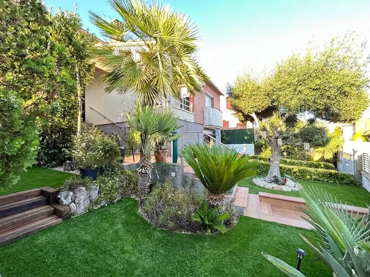 Chalet con terraza en venta en Avinguda de Catalunya